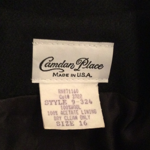 Black wool blazer with zipper front. - Picture 5 of 5